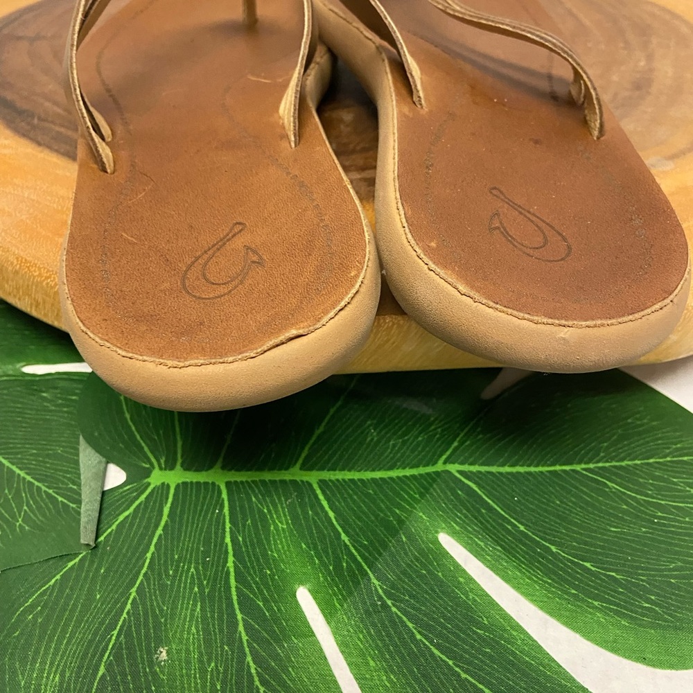 OluKai Gold Leather Flip Flip Thong Sandals - Picture 3 of 6